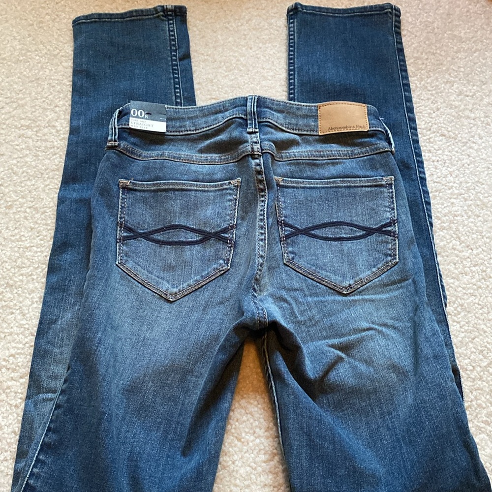 NWT Abercrombie straight leg mid rise jeans - Picture 6 of 6